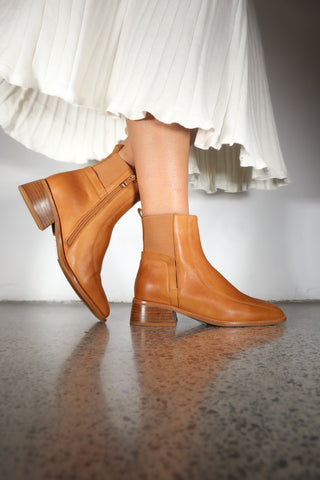 Minx -Strider Tan Boot