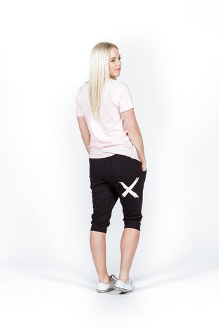 Homelee 3/4 APARTMENT PANTS - Black with white X print