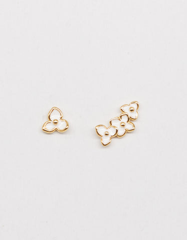 S + G-White Flower chain earrings